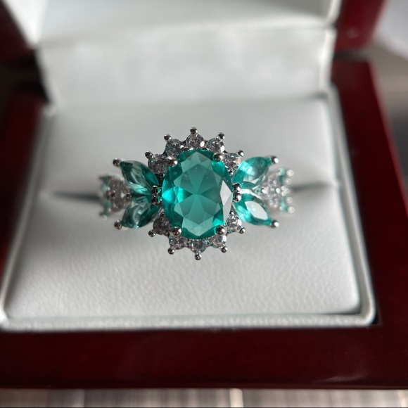 Jewelry - Sterling silver ladies ring